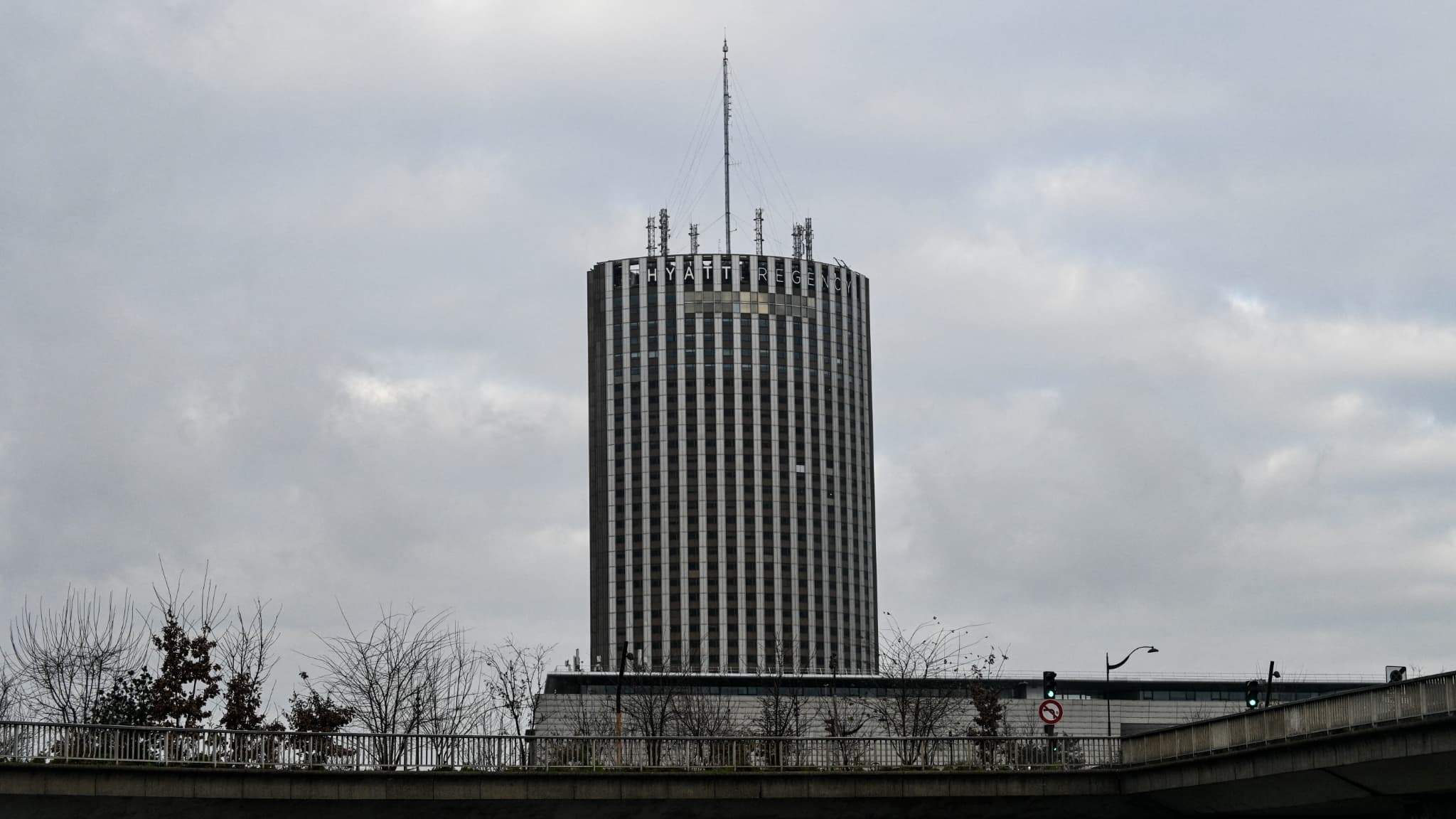 L'AMBASSADEUR D'AFRIQUE DU SUD EN FRANCE RETROUVÉ MORT AU PIED D'UN HÔTEL À PARIS