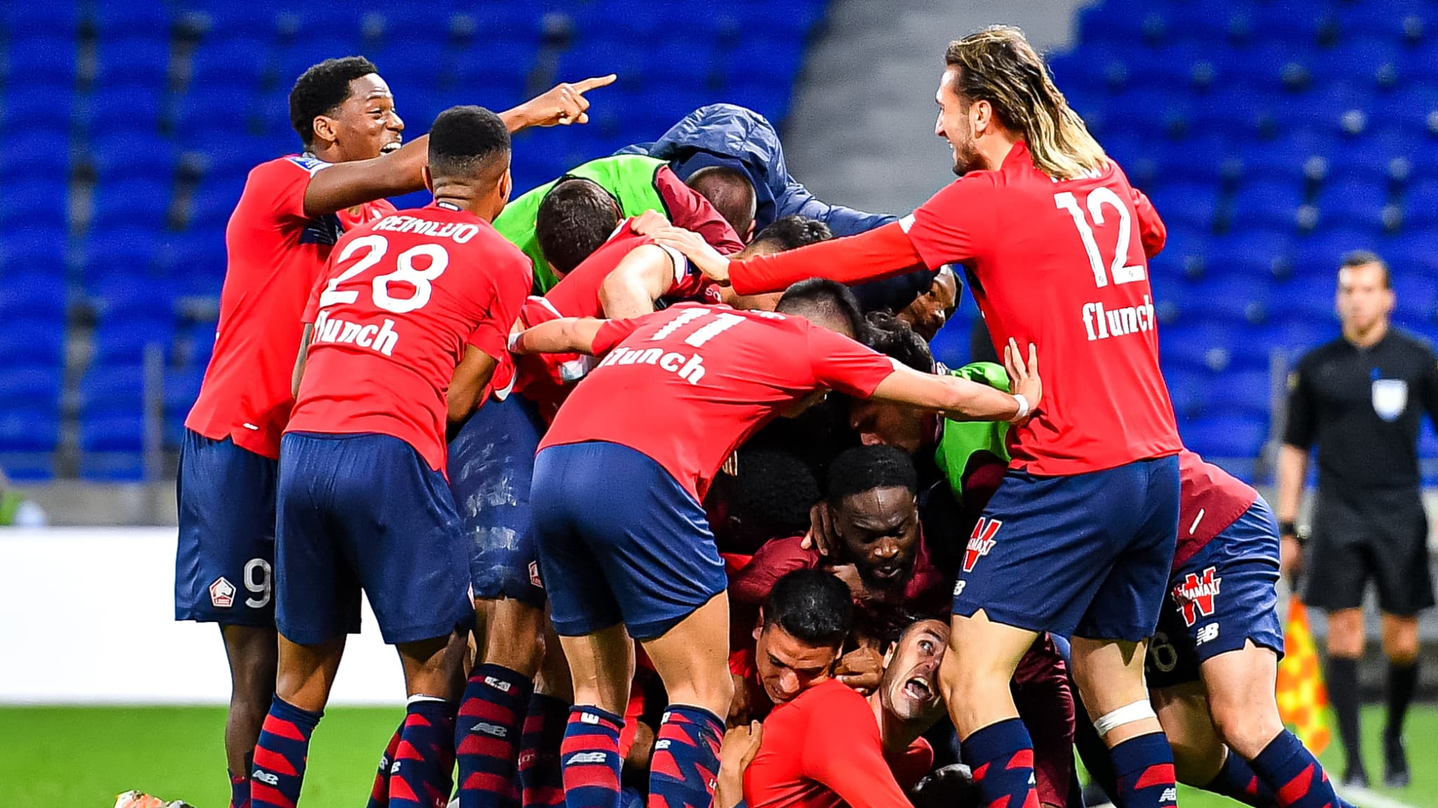 Explosion de joie des Lillois sur le deuxième but de Yilmaz contre Lyon. Explosion de joie des Lillois sur le deuxième but de Yilmaz contre Lyon.