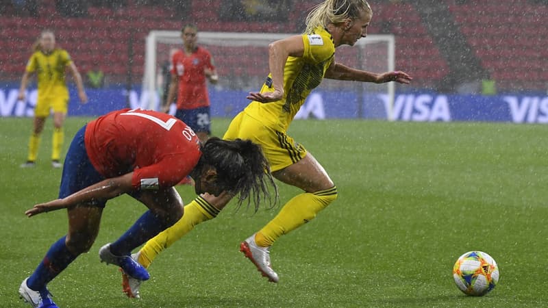 Le match entre la Suède et le Chili a été interrompu en raison des mauvaises conditions météorologiques. 