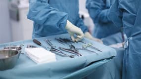 Un chirurgien d'une clinique privée de Strasbourg a été suspendu pour cinq mois à titre conservatoire par l'Agence régionale de santé (ARS), après avoir retiré le rein droit d'une patiente qu'il était censé opérer d'une tumeur au rein gauche. /Photo d'arc