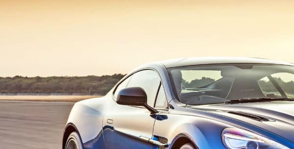L'Aston Martin Vanquish S hérite d'une nouvelle lame à l'avant