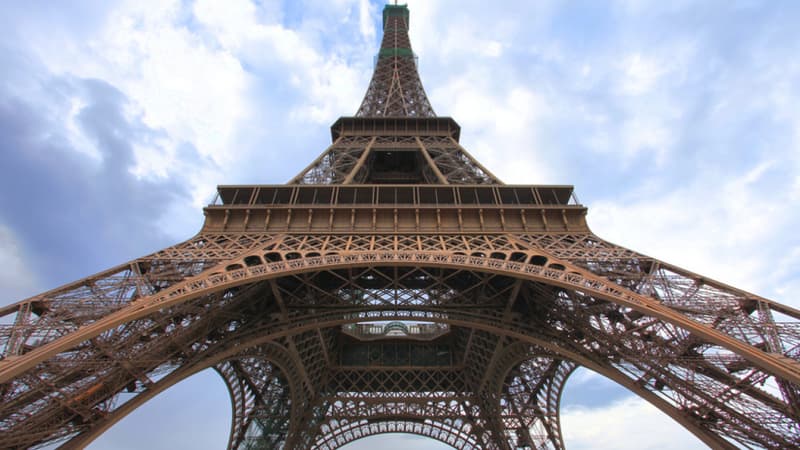 La Tour Eiffel est fermée pour une deuxième journée consécutive.