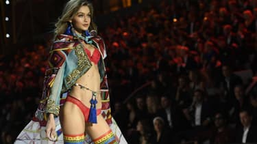 Gigi Hadid lors du défilé Victoria's Secret à Paris, en décembre 2016.