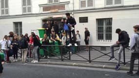 Plusieurs lycées parisiens sont bloqués ce mardi.