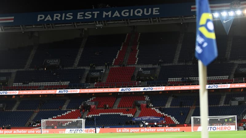 "Il n’est pas envisageable que le PSG joue ailleurs qu’au Parc", la mairie de Paris très ferme sur la vente du stade