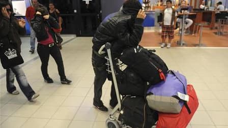 Des Roms Bulgares à leur arrivée à Sofia après leur reconduite en Bulgarie par les autorités françaises. Le nombre de Roumains et Bulgares reconduits dans leur pays depuis le 28 juillet s'élève à 979, dont 151 expulsions, a annoncé lundi le ministre de l'