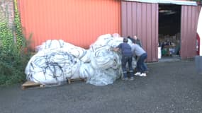 Des arboriculteurs à Montauban donnent leurs filets anti-grêle à l'Ukraine pour en faire des protections contre les drones