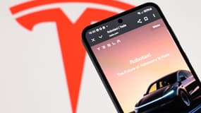 Le service de robotaxis de Tesla sur un smartphone. 