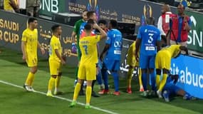 Cristiano Ronaldo menaçant l'arbitre du poing le 8 avril 2024