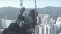 Paraplégique, un grimpeur gravit un gratte-ciel de 300 mètres à la force de ses bras 