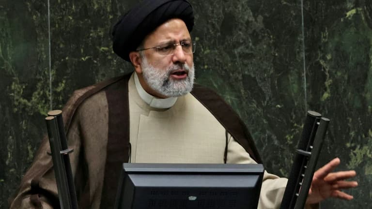 Le président iranien Ebrahim Raisi s'adresse au parlement à Téhéran, le 16 novembre 2021 (photo d'illustration)