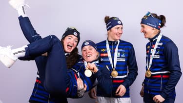 Les filles de l'équipe de France de biathlon après leur sacre sur le relais féminin, le 17 février 2024.