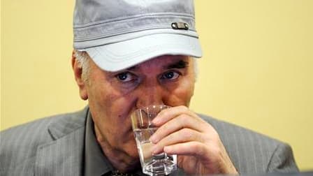 Le criminel de guerre présumé Ratko Mladic est apparu vendredi devant le tribunal de la Haye. Il comparaissait pour la première fois devant le Tribunal pénal international pour l'ex-Yougoslavie, une semaine après son arrestation en Serbie et 16 ans après