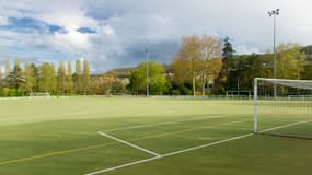 Au nom de la laïcité, l'AMF prône l'interdiction des signes religieux sur les terrains de sport.