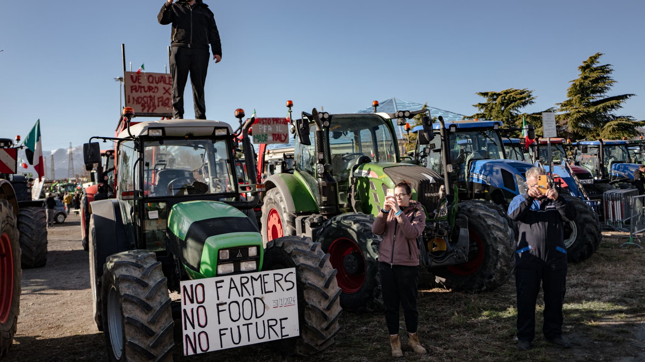 Des agriculteurs italiens manifestent à Cueno, en Lombardie, ce mercredi.