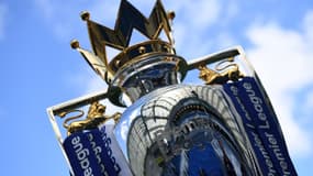 Le trophée de la Premier League, championnat le plus riche de la planète football