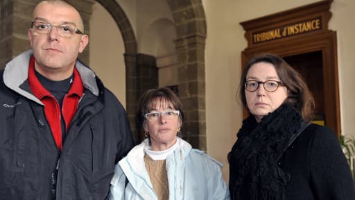 Les parents de Camille accompagnés de la mère de Geneviève, les deux lycéennes du Puy-en-Velay.