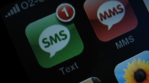 Voeux 2013: L'envoi de SMS stagne, celui des MMS explose