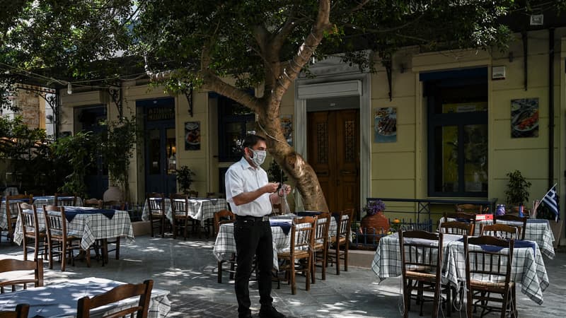 Une terrasse de restaurant dans le centre d'Athènes, en mai 2020. (photo d'illustration)