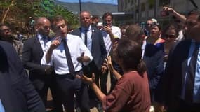 "Je ne vais rien faire avec Marine Le Pen. Moi, je suis dans l'action." À La Réunion, Emmanuel Macron répond à une femme qui l'interpelle