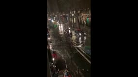 Le canal Saint-Martin a débordé ce lundi soir à cause d'une panne électrique sur une écluse. 