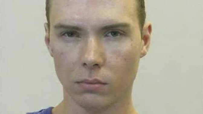 Luka Rocco Magnotta après son arrestation à Berlin, lundi. Les policiers chargés de l'enquête dans l'affaire de ce jeune Canadien soupçonné d'avoir tué et démembré un étudiant chinois, ont été contactés par leurs homologues de Los Angeles, qui enquêtent s