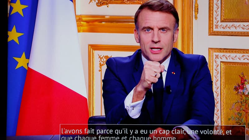 Censure du gouvernement: Macron dénonce 