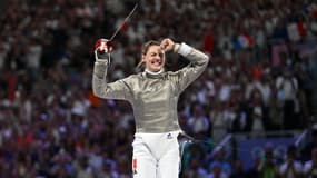L'escrimeuse Manon Apithy-Brunet célèbre une victoire aux JO de Paris, le 29 juillet 2024