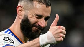La joie de l'attaquant français du Real Madrid, Karim Benzema, après son but marqué contre le Paris Saint-Germain, lors du 8e de finale retour de la Ligue des Champions, le 9 mars 2022 au Stade Santiago Bernabeu