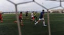 Des jeunes jouant au football, à Bandol le 6 juin 2016