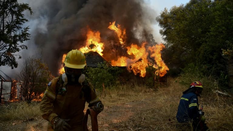 Des pompiers mobilisés contre un incendie à Labiri, près de Patras en Grèce, le 31 juillet 2021 Des pompiers mobilisés contre un incendie à Labiri, près de Patras en Grèce, le 31 juillet 2021