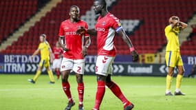 Le défenseur de Charlton, Mouhamadou-Naby Sarr. 