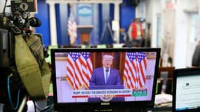 Une image du président américain Donald Trump prononçant, dans une vidéo pré-enregistrée, son discours d'adieu le 19 janvier 2021.
