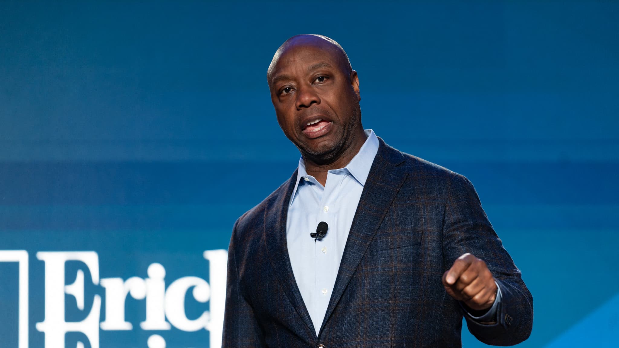 Le candidat républicain à la présidence, le sénateur Tim Scott (R-SC), s'exprime lors d'un événement organisé par l'animateur de radio conservateur Erick Erickson, le 18 août 2023 à Atlanta, en Géorgie. Le candidat républicain à la présidence, le sénateur Tim Scott (R-SC), s'exprime lors d'un événement organisé par l'animateur de radio conservateur Erick Erickson, le 18 août 2023 à Atlanta, en Géorgie.