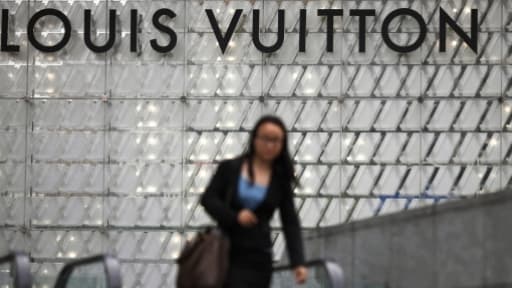 La mode et maroquinerie continue de tirer les résultats de LVMH, mais impossible de connaître les résultats de la seule marque Louis Vuitton: le groupe ne divulgue pas ses chiffres griffe par griffe. 
