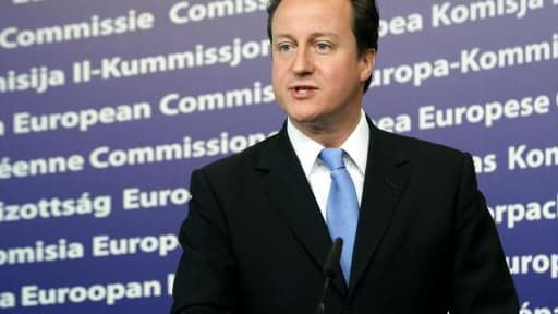 David Cameron reconnaît que la situation économique est plus difficile que ce qu'il avait prévu.