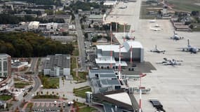 La base aérienne de Ramstein en Allemagne, comme les autres bases américaines, emploie également des personnels civils.