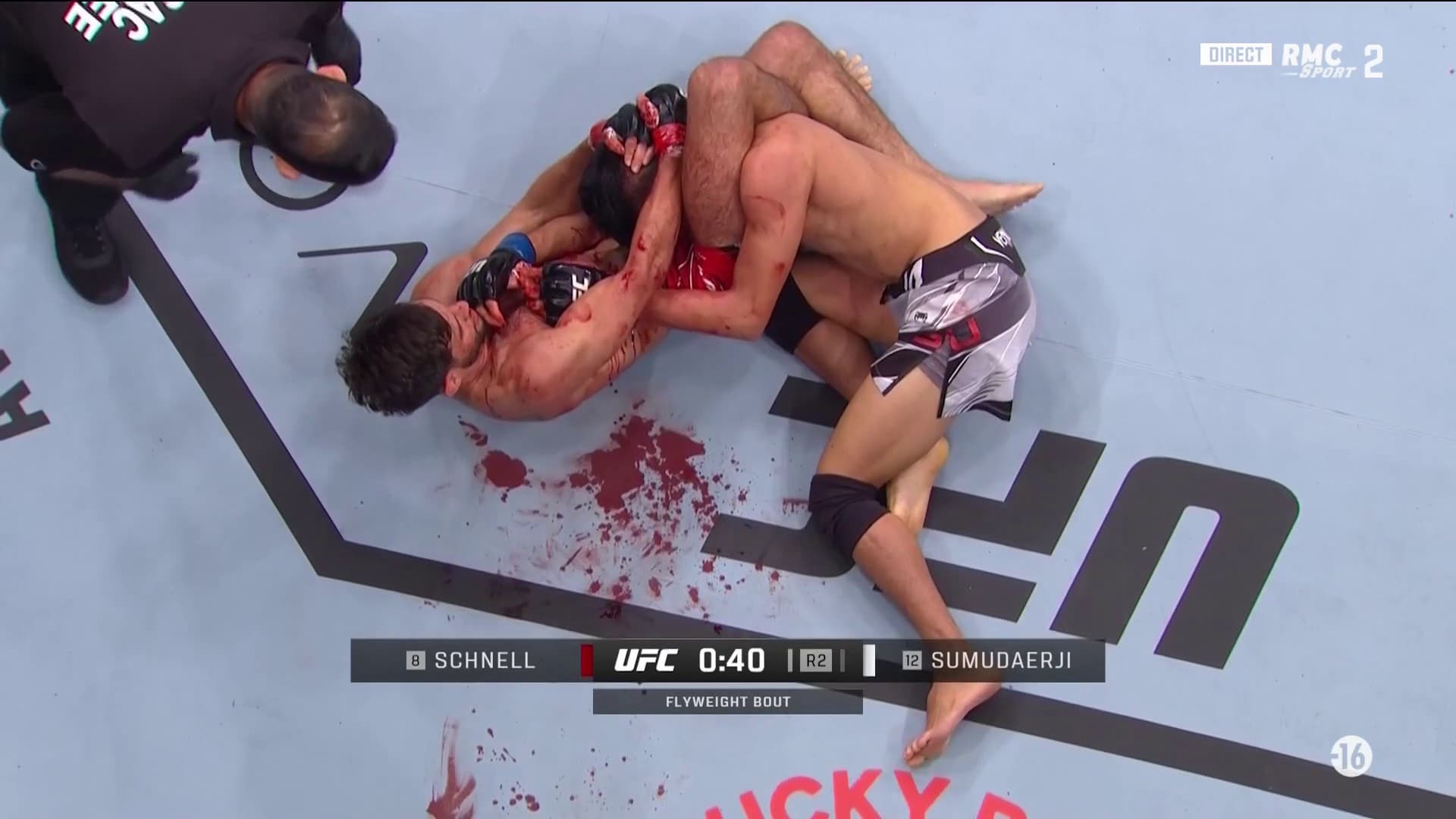 Matt Schnell met KO Su Mudaerji à l'UFC Long Island, le 16 juillet 2022