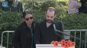 L'ex-otage israélien Yarden Bibas lors des funérailles de son épouse et leurs petits-garçons tués en captivité à Gaza, le 26 février 2025.