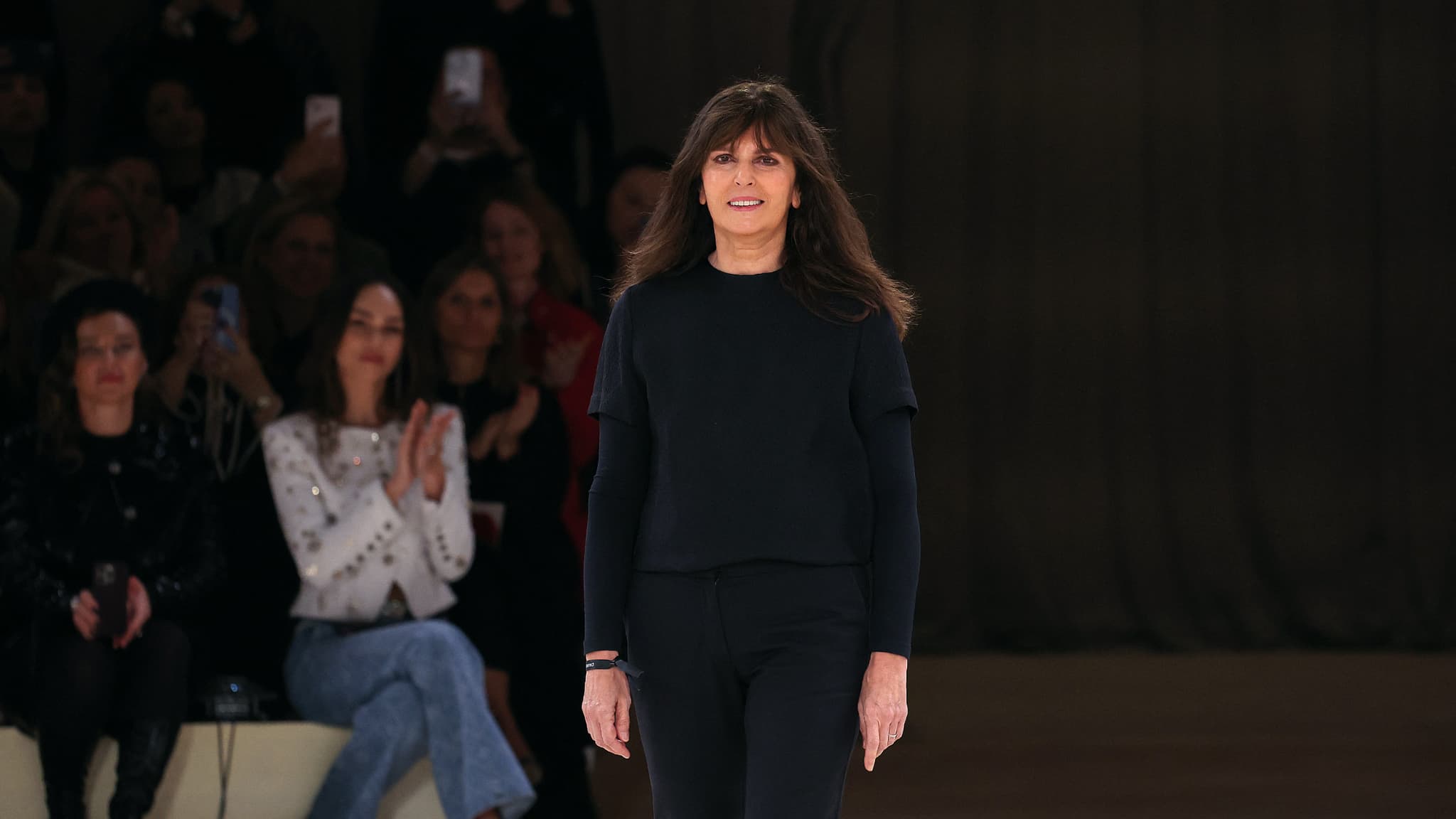 Virginie Viard lors du défilé Chanel femme printemps-été 2024 à Paris Virginie Viard lors du défilé Chanel femme printemps-été 2024 à Paris