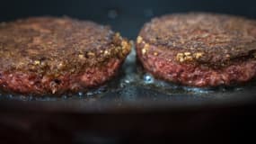 Beyond Meat s'attelle à créer des produits se rapprochant au plus près du goût, de la texture et de la saveur de la vraie viande, grâce à des ingrédients comme la betterave