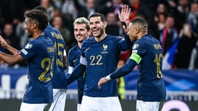 Les joueurs de l'équipe de France célèbrent un but contre Gibraltar en novembre 2023