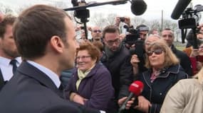 "C'est une dictature qui se prépare": Emmanuel Macron interpellé lors de son déplacement en Indre-et-Loire