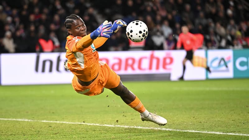 PSG-Paris FC: "Il a énormément de talent", la prestation XXL du gardien Nkambadio en Coupe de France