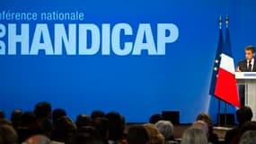 En clôture des travaux de la deuxième conférence nationale du handicap, Nicolas Sarkozy a annoncé mercredi un renforcement de 150 millions d'euros de l'aide à l'accessibilité des handicapés dans les lieux ouverts au public et des recrutements supplémentai