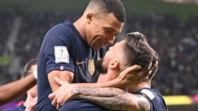 Kylian Mbappé et Olivier Giroud lors du huitième de finale de Coupe du monde France-Pologne, le 4 décembre 2022