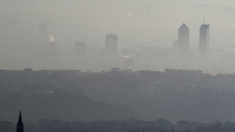 La ville de Lyon lors d'un épisode de pollution en décembre 2016. 
