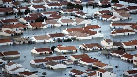 A L'aiguillon-sur-Mer, en Vendée, après le passage de la tempête Xynthia. Des propriétaires des 915 maisons vouées à la destruction dans cette commune et à La Faute-sur-Mer (Vendée) ont laissé éclater leur colère et leur incompréhension jeudi lors de réun