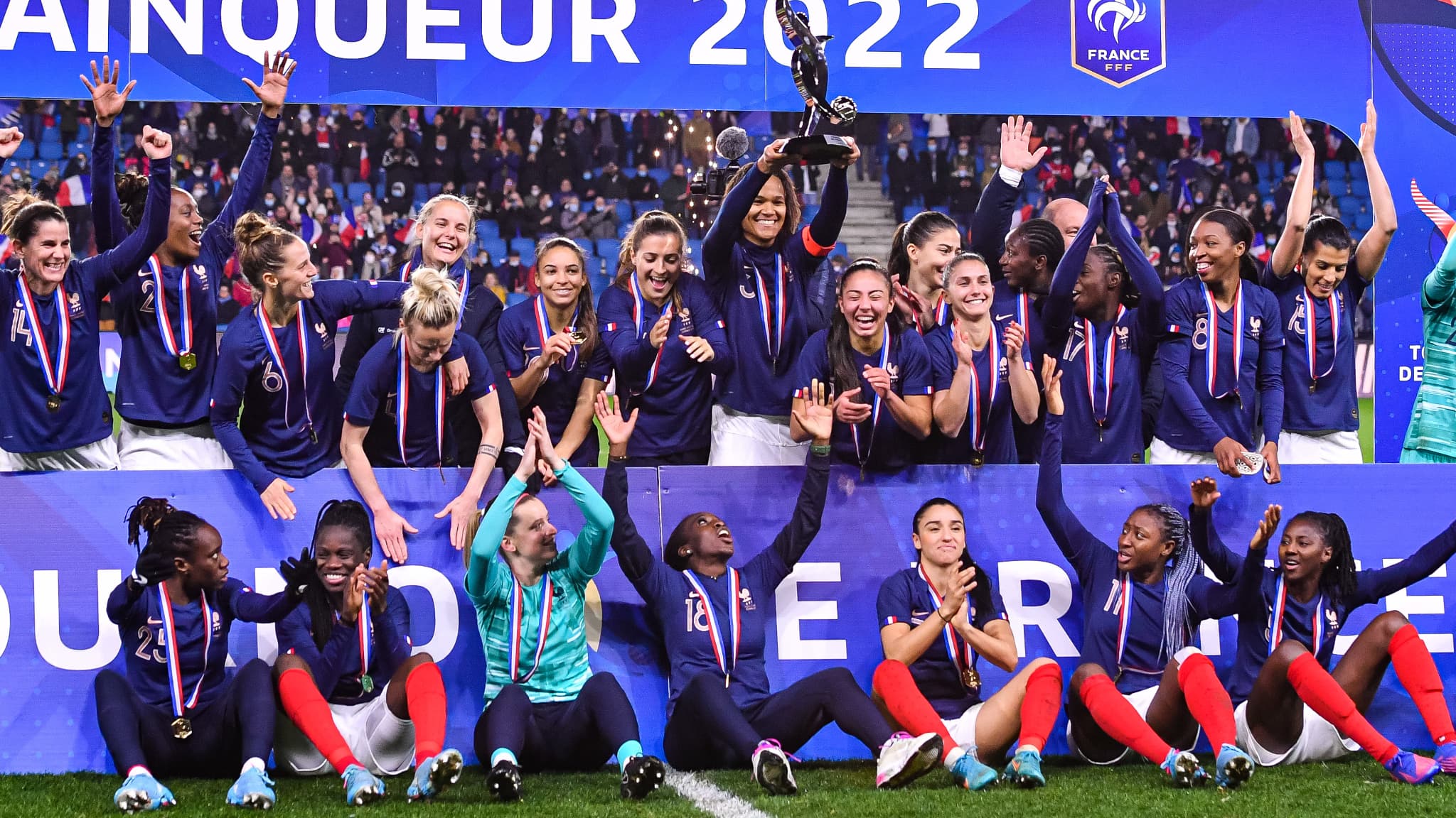 Equipe De France: Les Bleues Battent Les Pays-Bas Et S'offrent Le ...