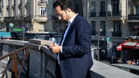Dans une note parlementaire, Mounir Mahjoubi a esquissé trois pistes liées au "tracking" des données mobiles. 